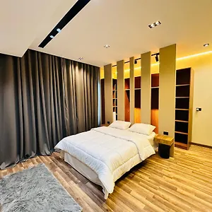 5* ホテル Farida Habu Palace